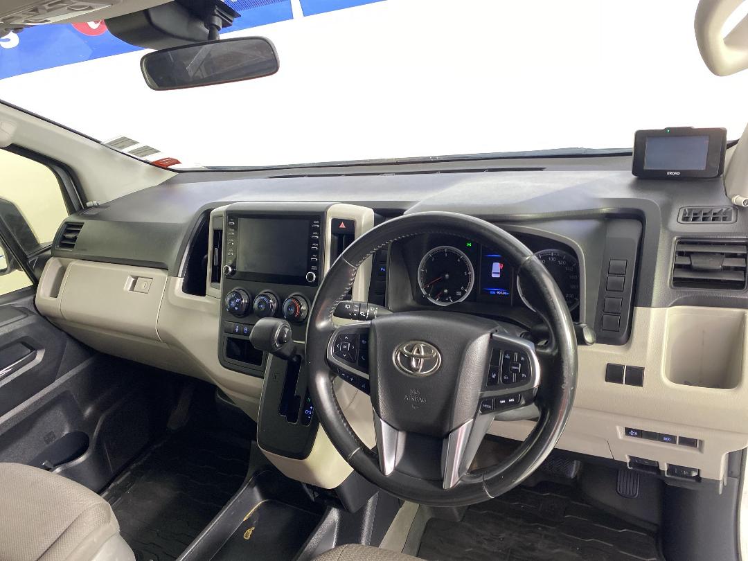 Photo '17' of Toyota Hiace