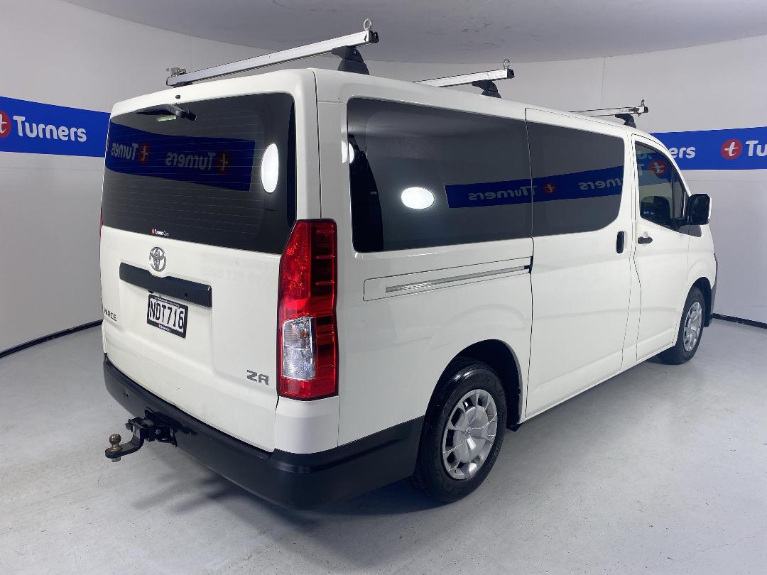 Photo '7' of Toyota Hiace