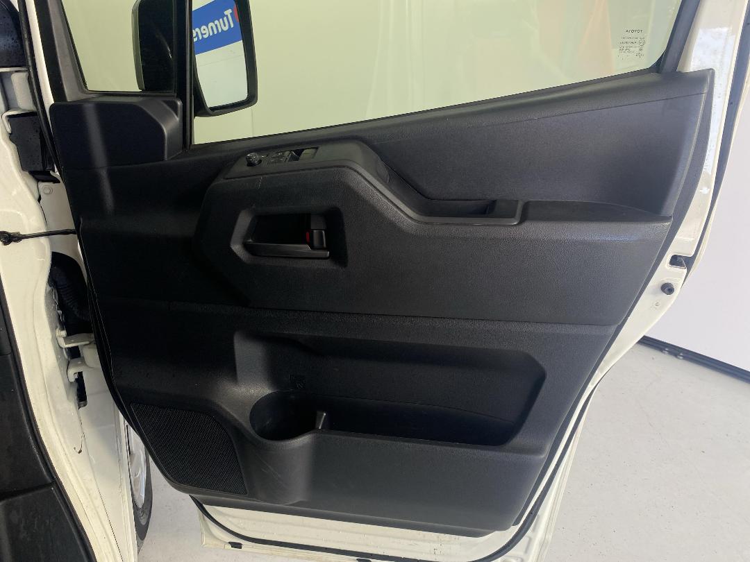 Photo '15' of Toyota Hiace