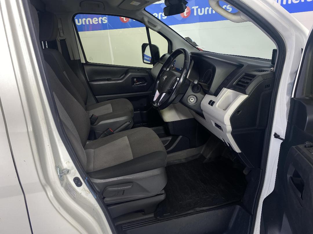 Photo '16' of Toyota Hiace