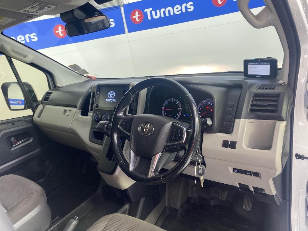 Photo '17' of Toyota Hiace