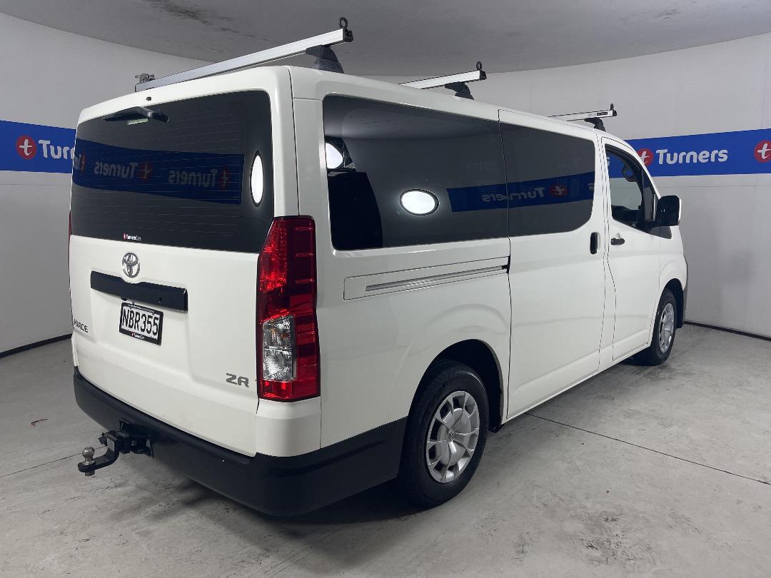Photo '7' of Toyota Hiace