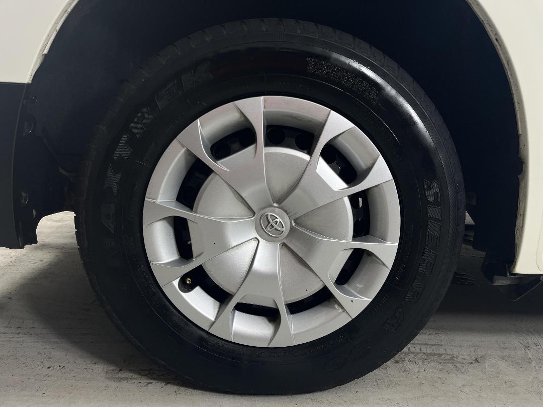 Photo '12' of Toyota Hiace