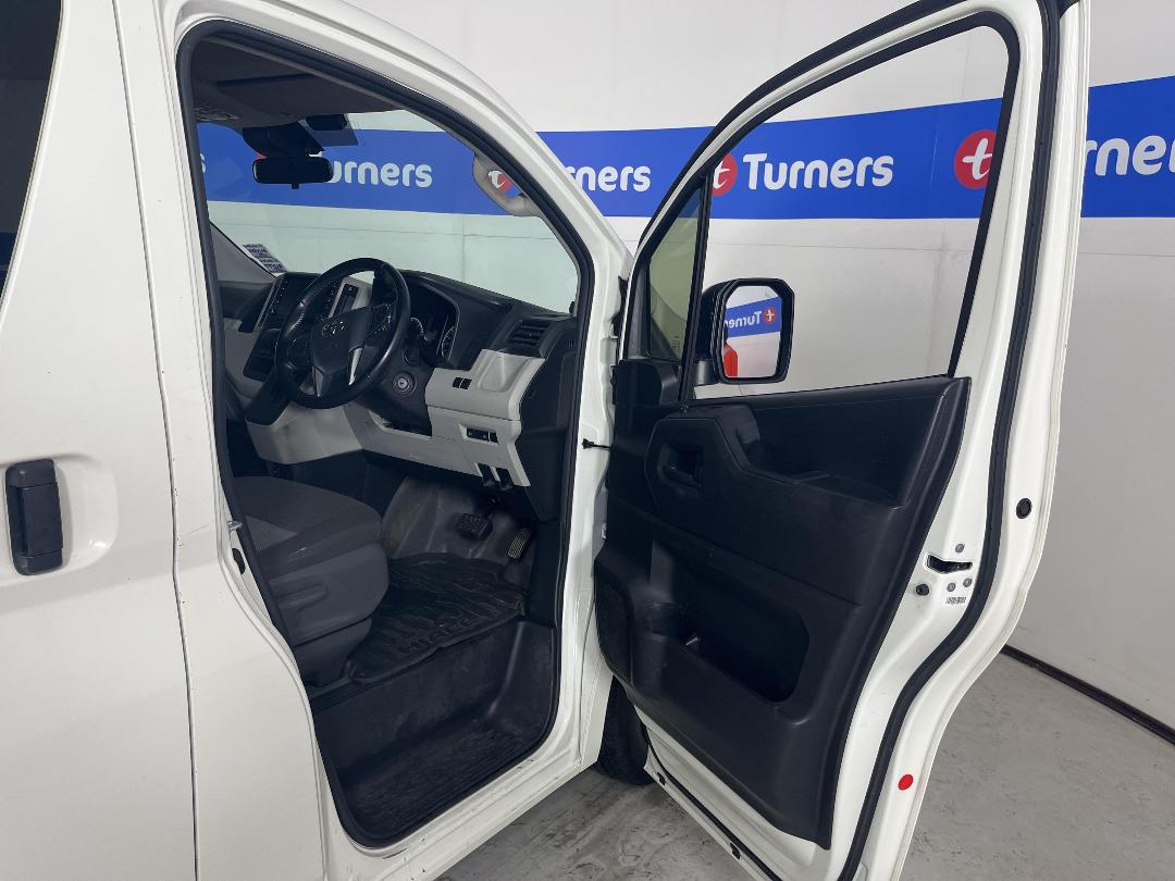 Photo '15' of Toyota Hiace