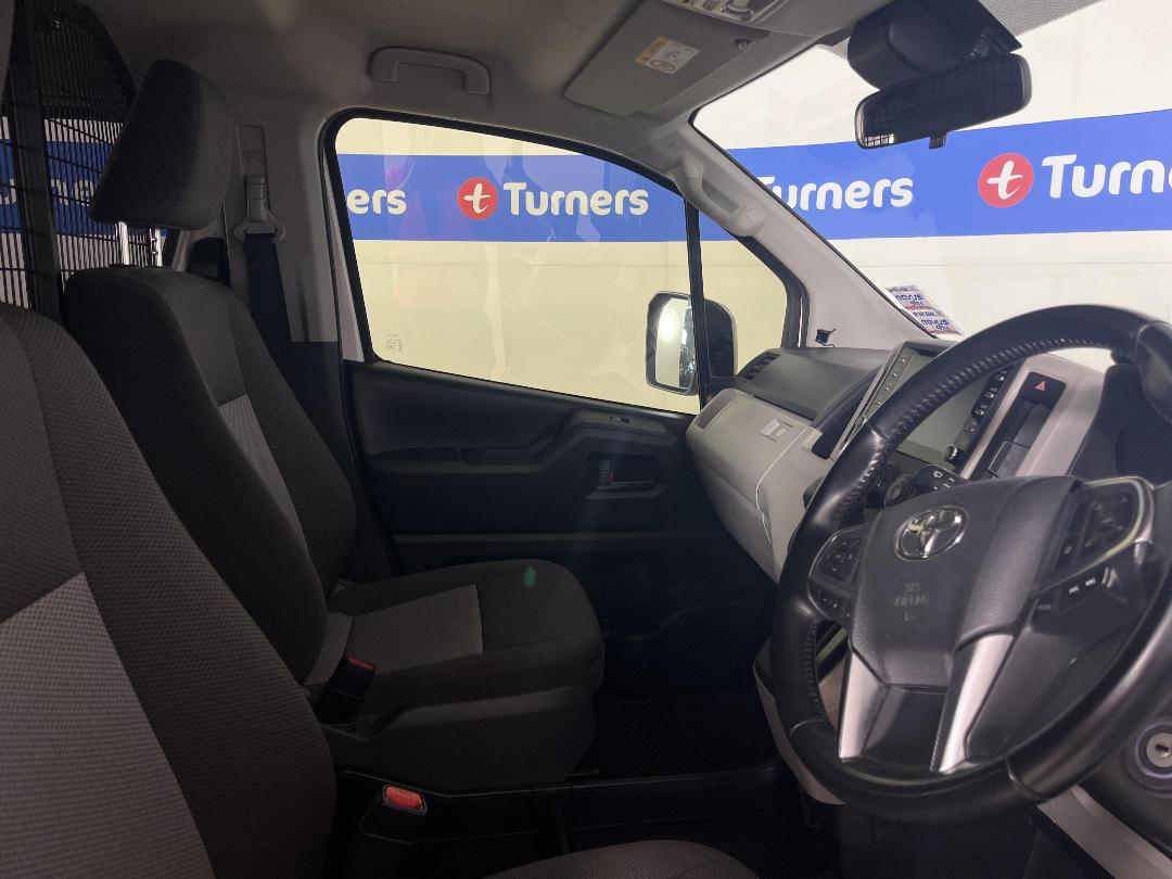 Photo '16' of Toyota Hiace