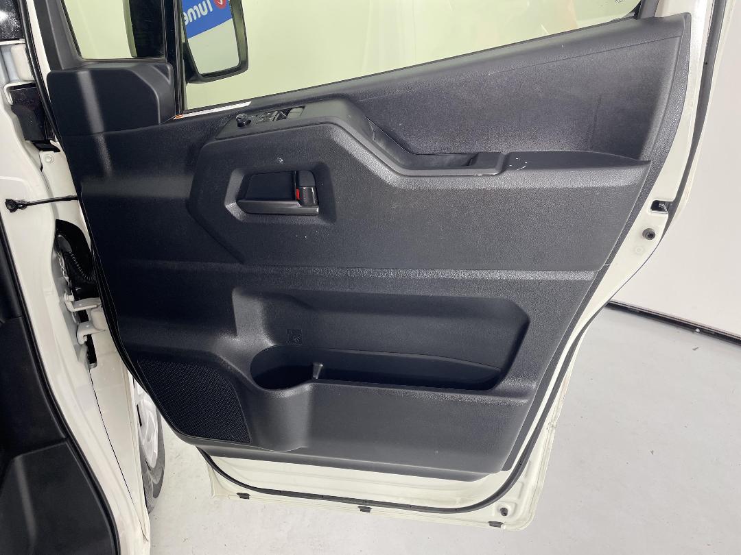 Photo '15' of Toyota Hiace Photo '15' of Toyota Hiace