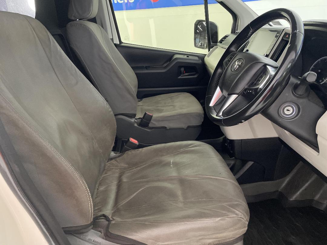 Photo '16' of Toyota Hiace Photo '16' of Toyota Hiace