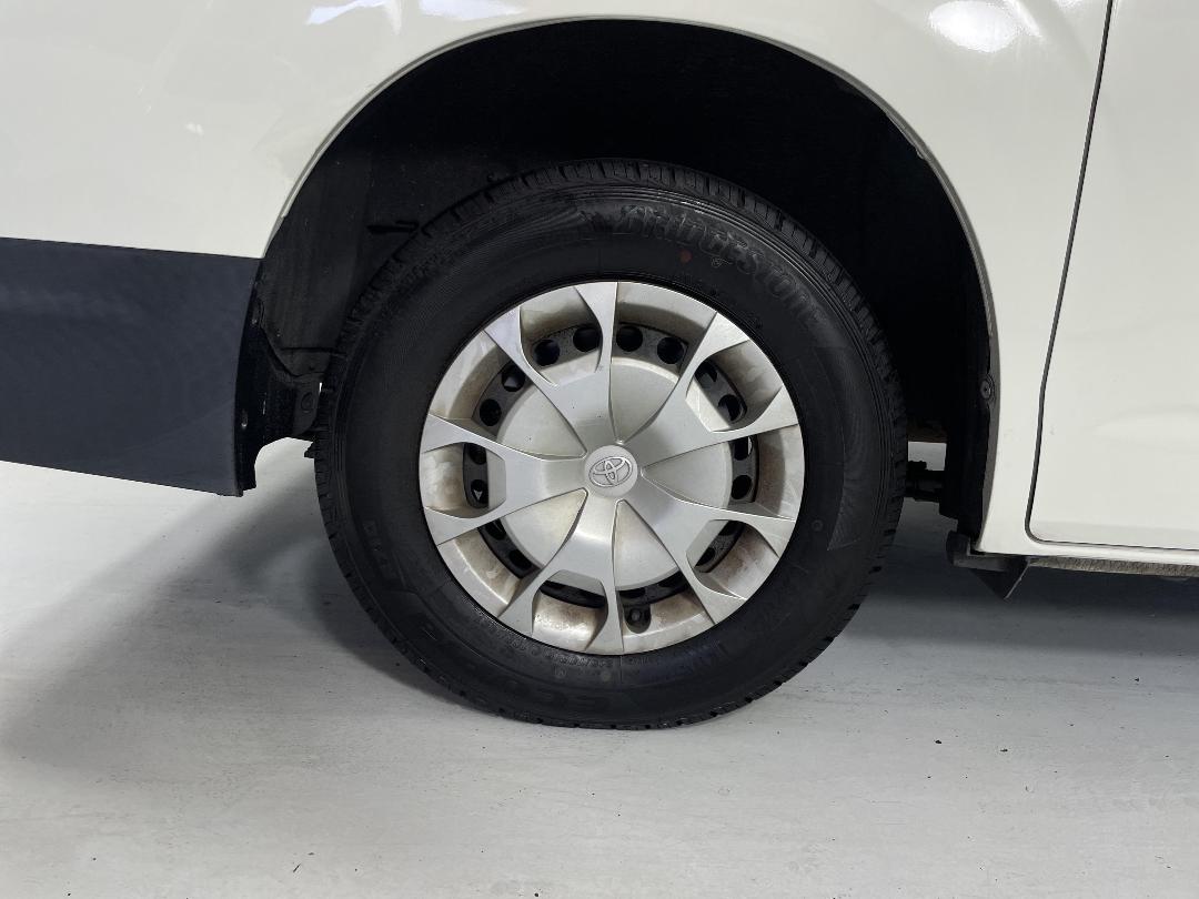 Photo '12' of Toyota Hiace