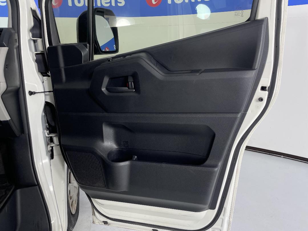 Photo '15' of Toyota Hiace