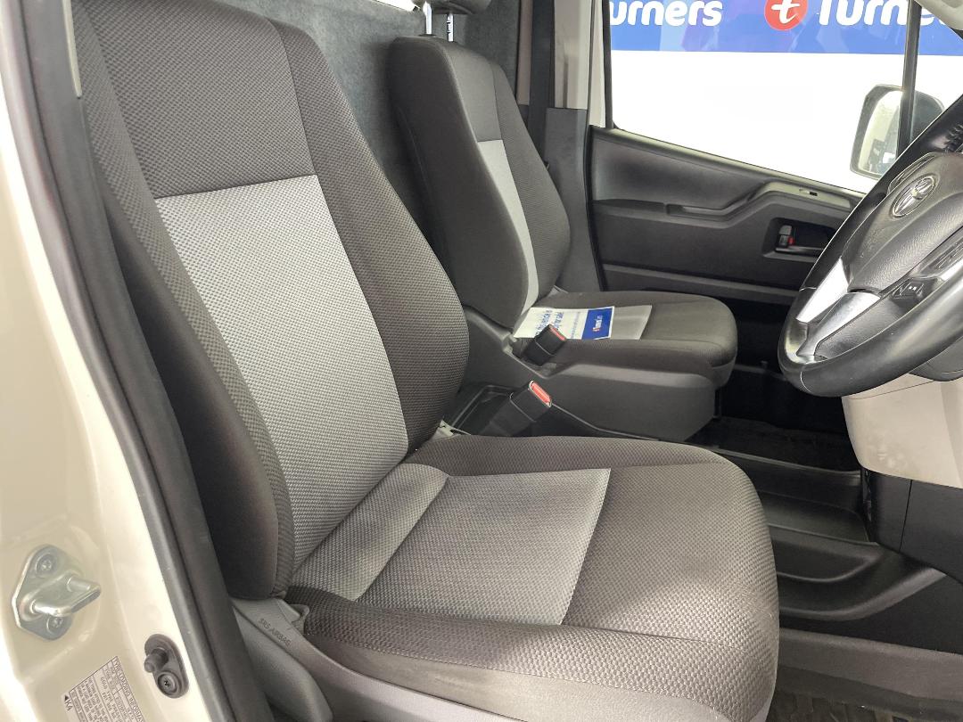 Photo '16' of Toyota Hiace