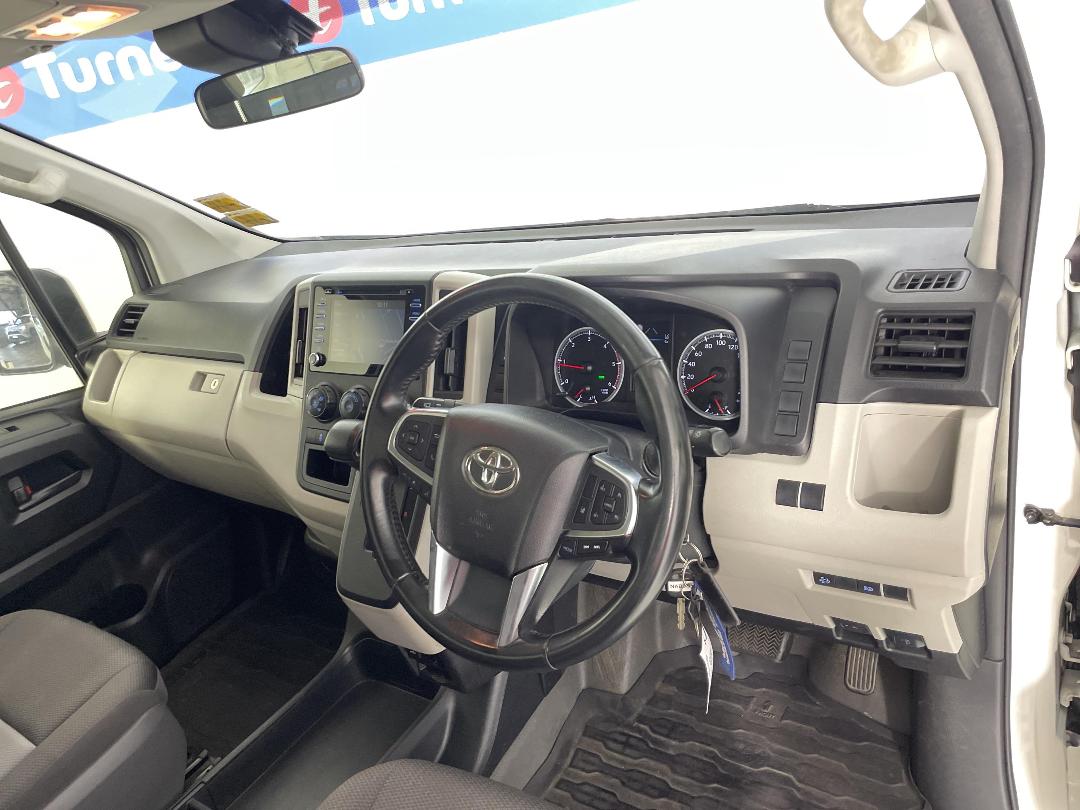 Photo '17' of Toyota Hiace