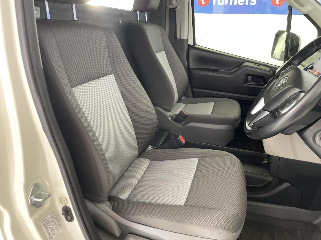 Photo '16' of Toyota Hiace