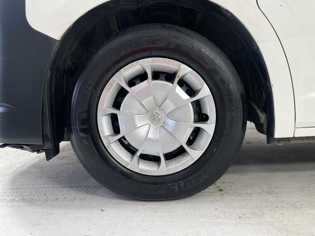 Photo '10' of Toyota Hiace