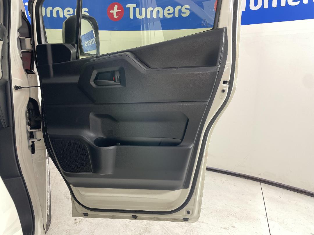 Photo '15' of Toyota Hiace