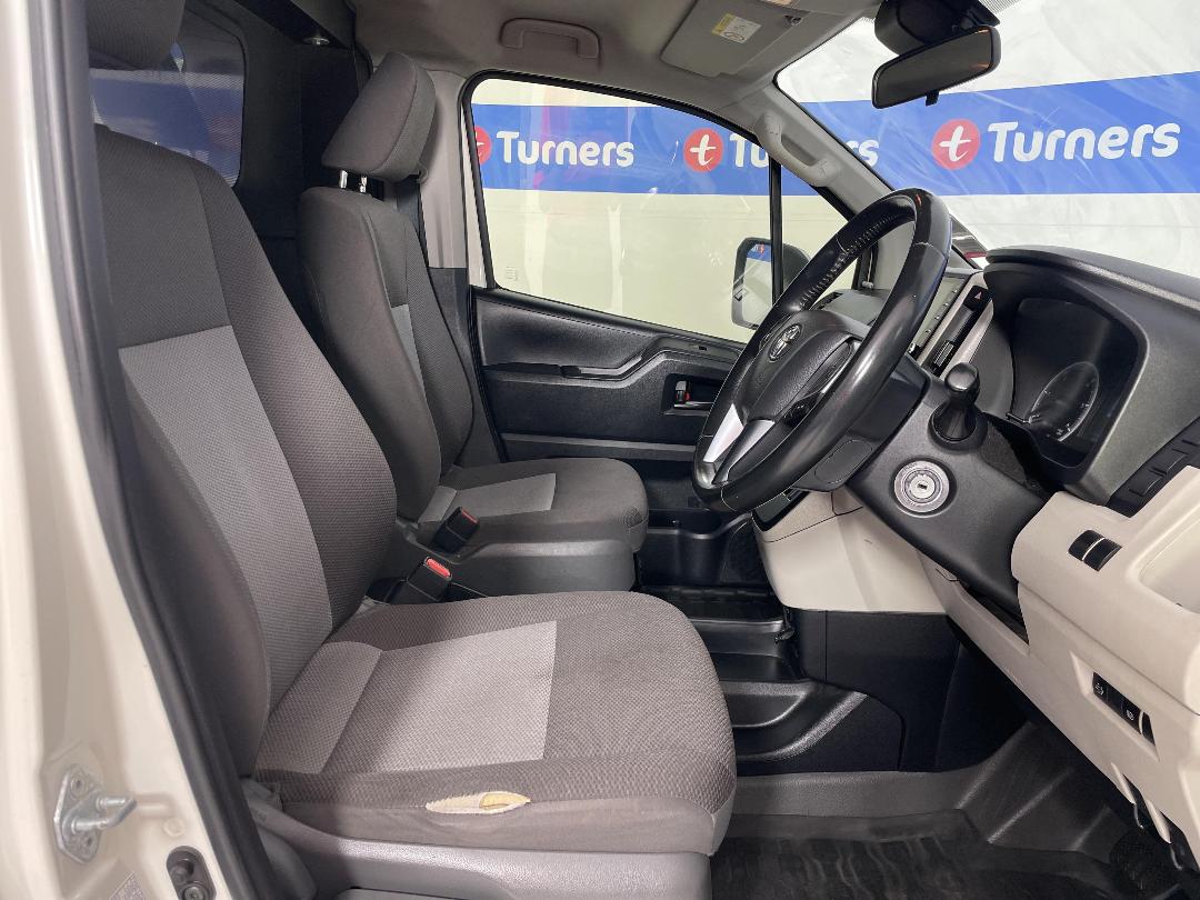 Photo '16' of Toyota Hiace