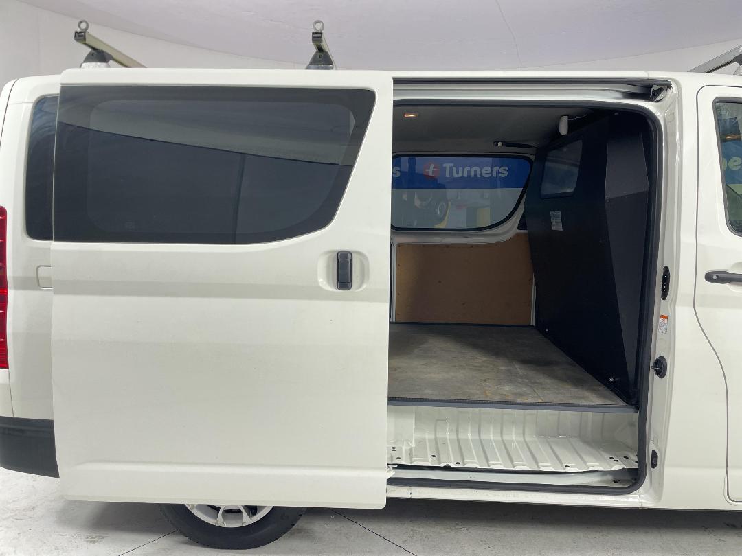 Photo '19' of Toyota Hiace