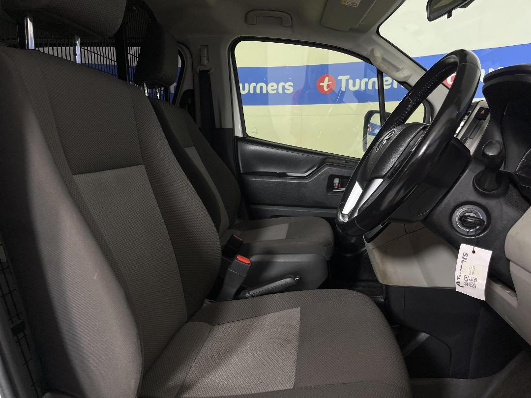 Photo '16' of Toyota Hiace Photo '16' of Toyota Hiace