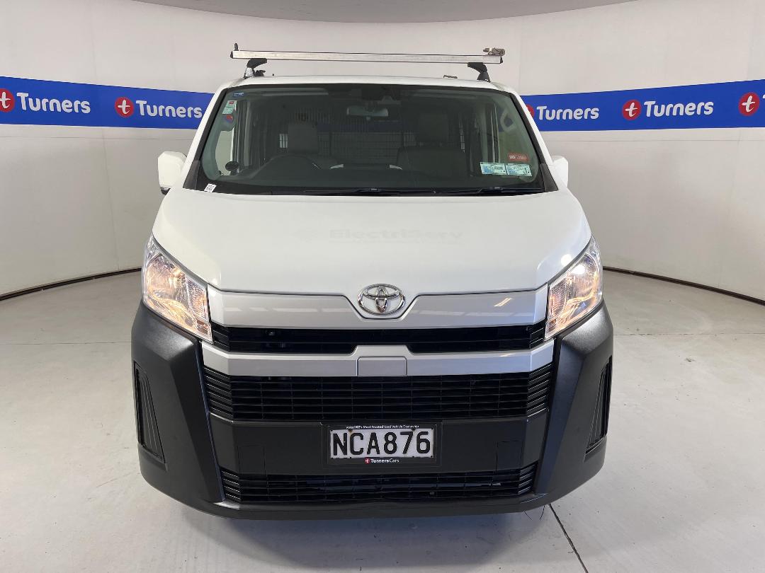 Photo '2' of Toyota Hiace