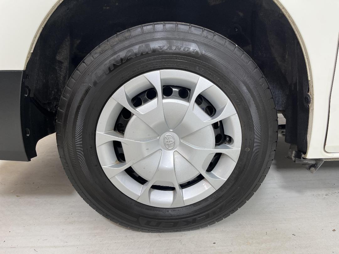 Photo '12' of Toyota Hiace