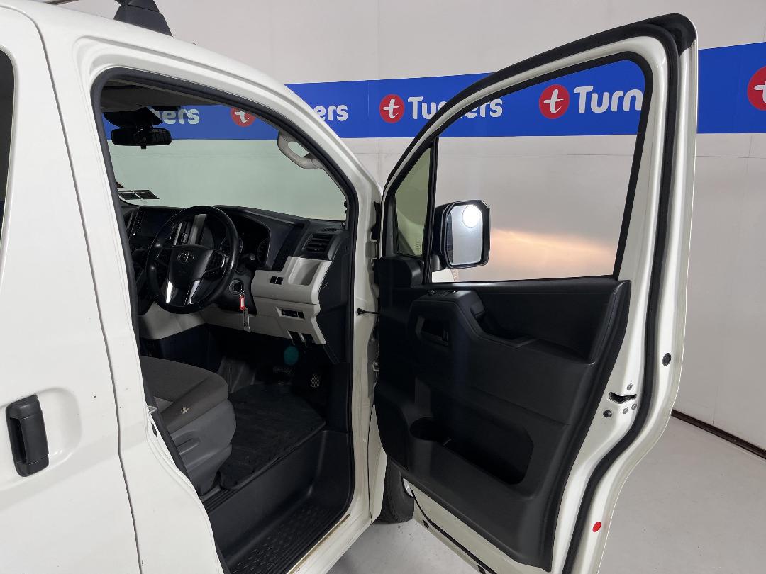 Photo '15' of Toyota Hiace