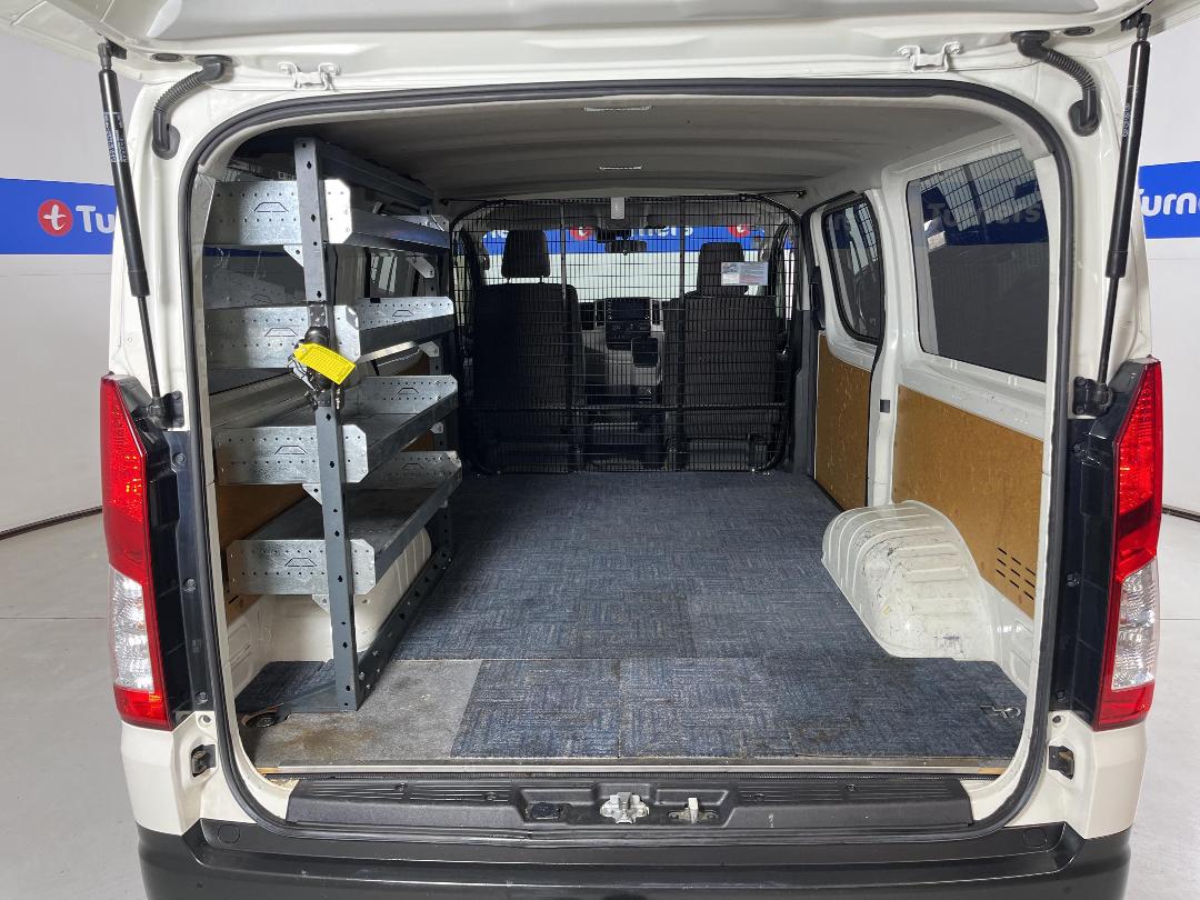 Photo '14' of Toyota Hiace