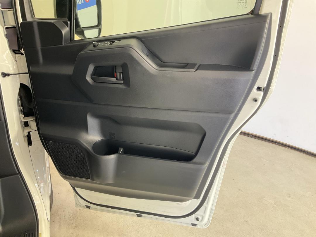 Photo '15' of Toyota Hiace Photo '15' of Toyota Hiace