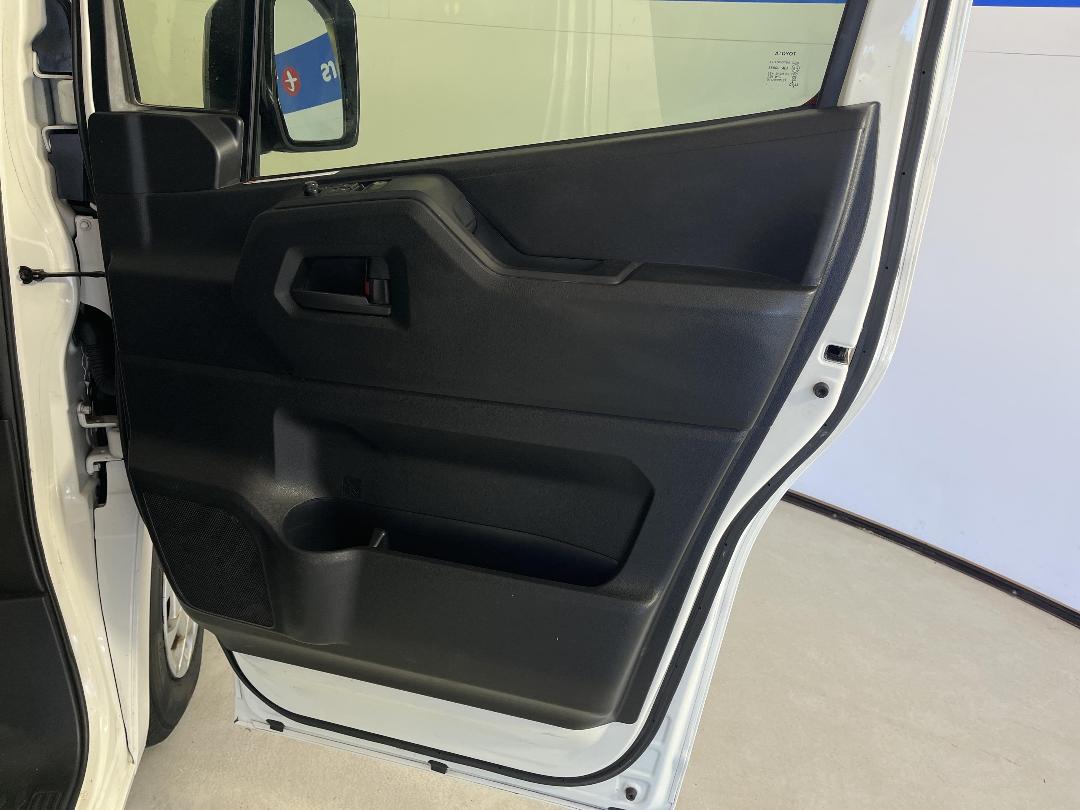 Photo '15' of Toyota Hiace