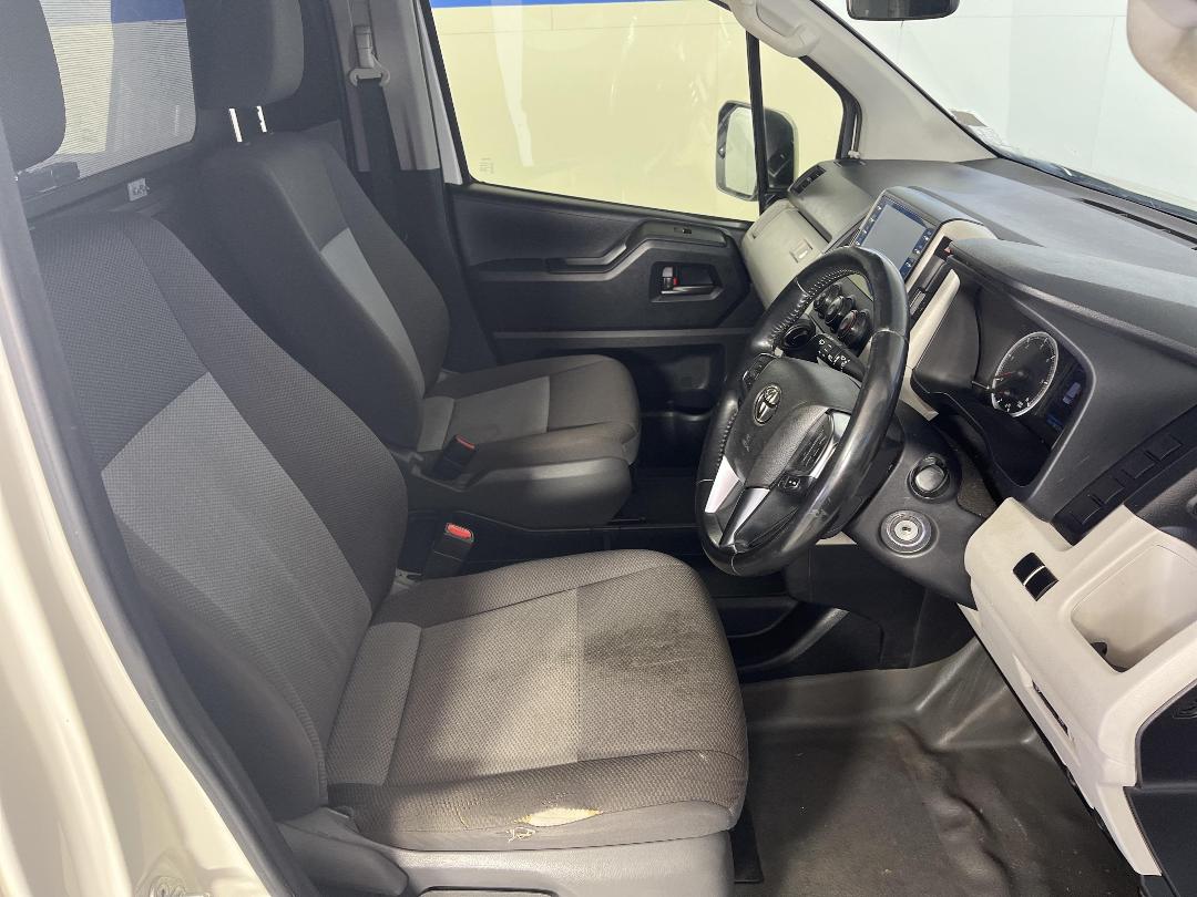 Photo '16' of Toyota Hiace