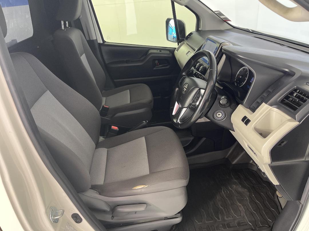 Photo '16' of Toyota Hiace Photo '16' of Toyota Hiace