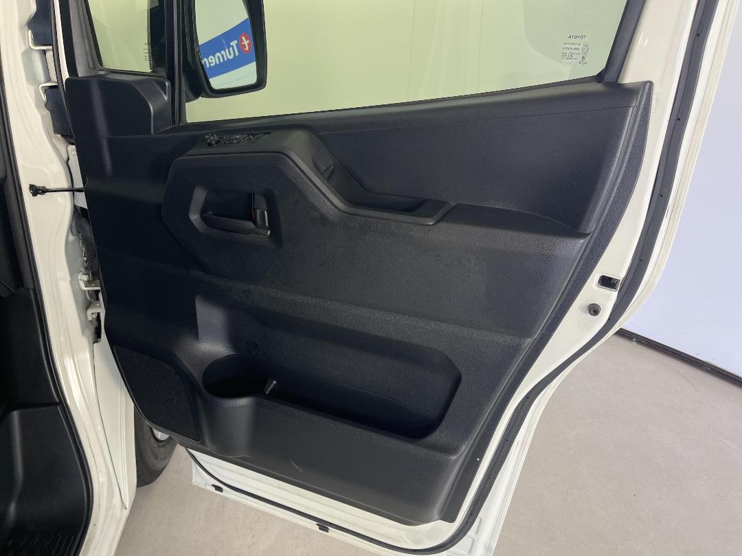 Photo '15' of Toyota Hiace Photo '15' of Toyota Hiace