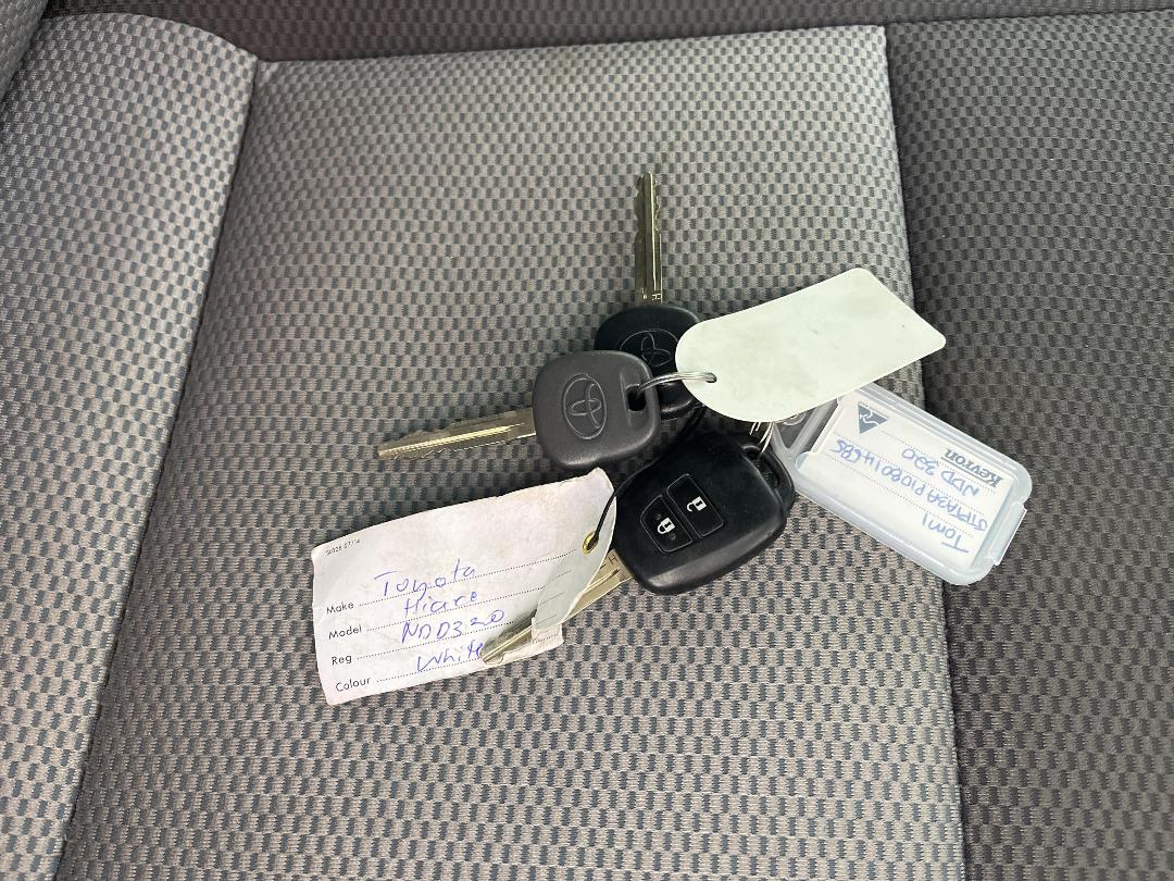 Photo '21' of Toyota Hiace Photo '21' of Toyota Hiace