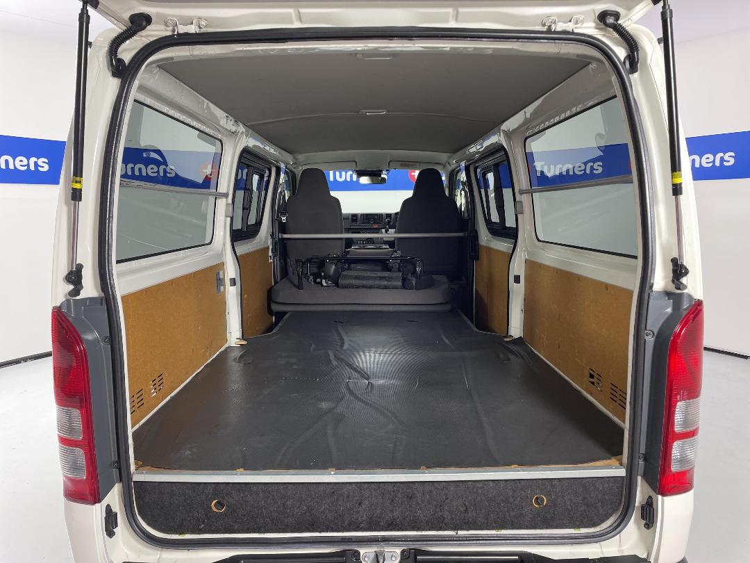 Photo '14' of Toyota Hiace