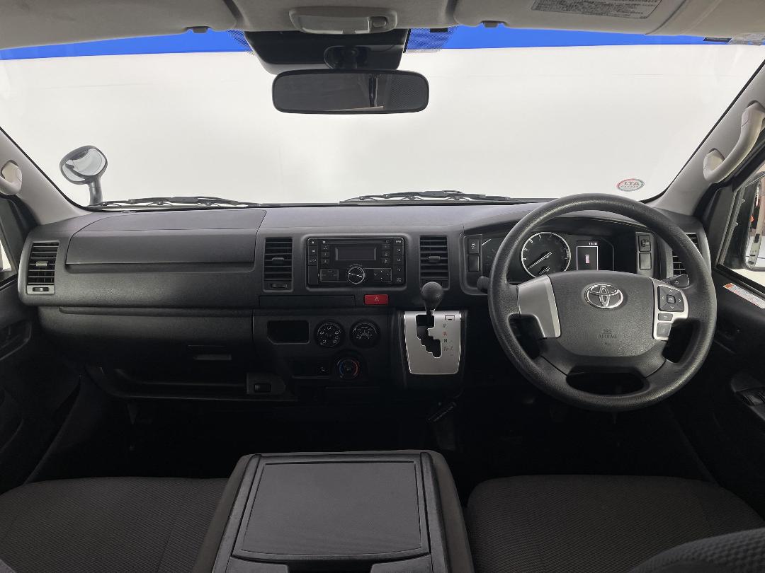 Photo '17' of Toyota Hiace