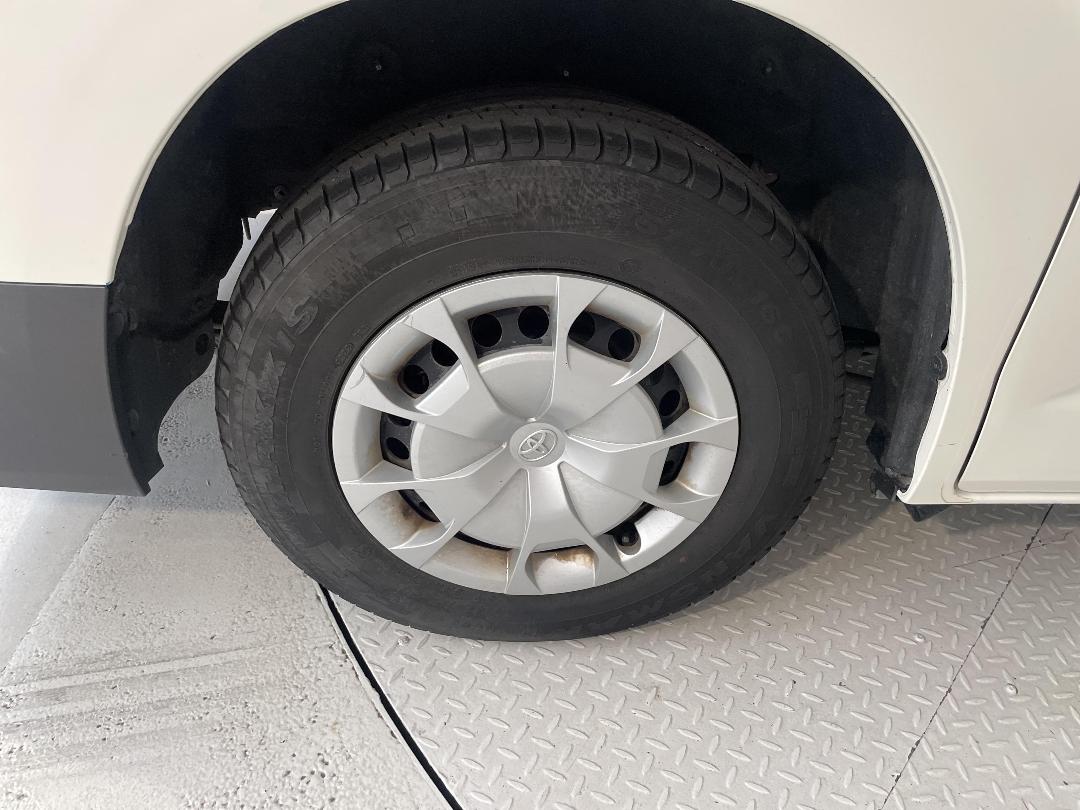 Photo '12' of Toyota Hiace