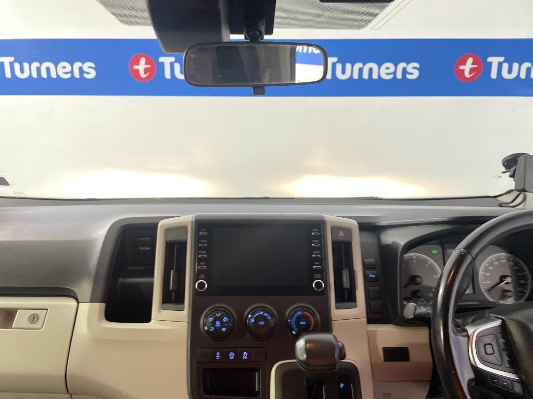 Photo '17' of Toyota Hiace