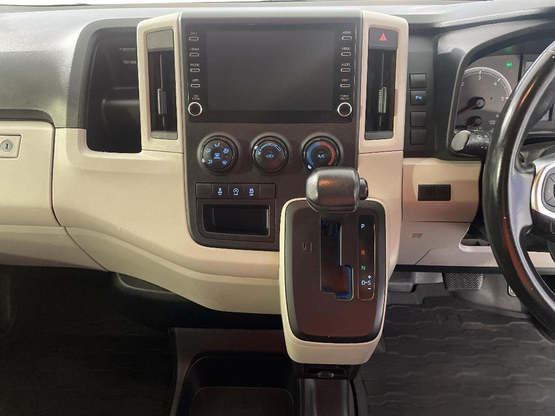 Photo '18' of Toyota Hiace