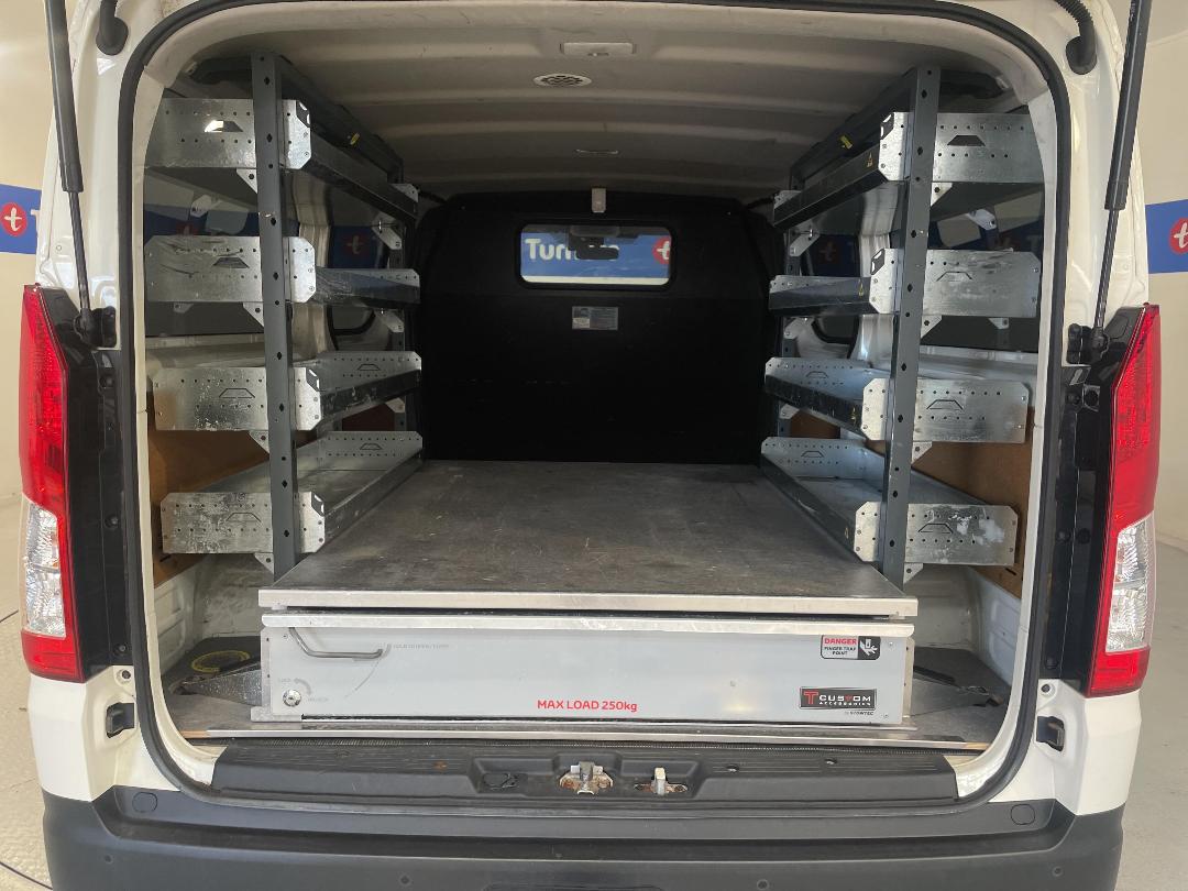 Photo '14' of Toyota Hiace