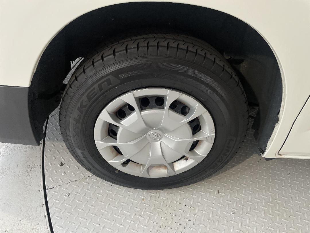 Photo '12' of Toyota Hiace