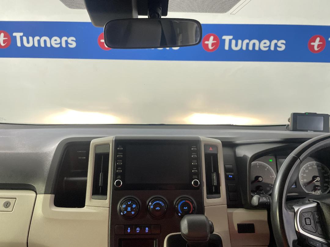 Photo '17' of Toyota Hiace