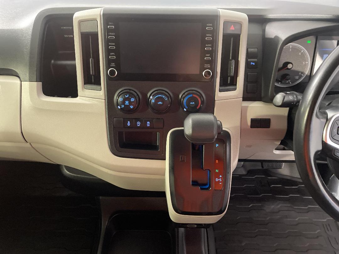 Photo '18' of Toyota Hiace