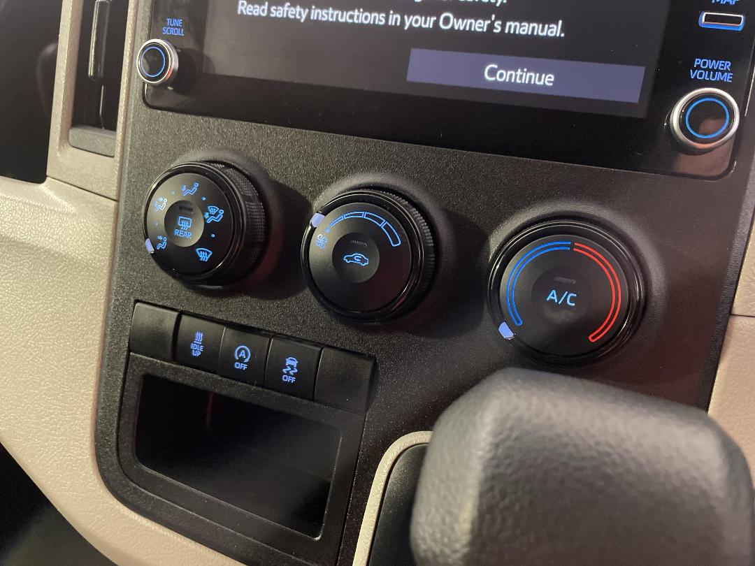 Photo '29' of Toyota Hiace