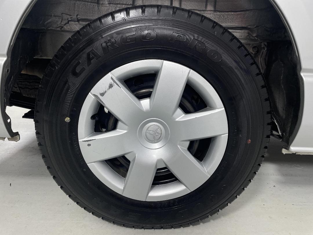 Photo '12' of Toyota Hiace