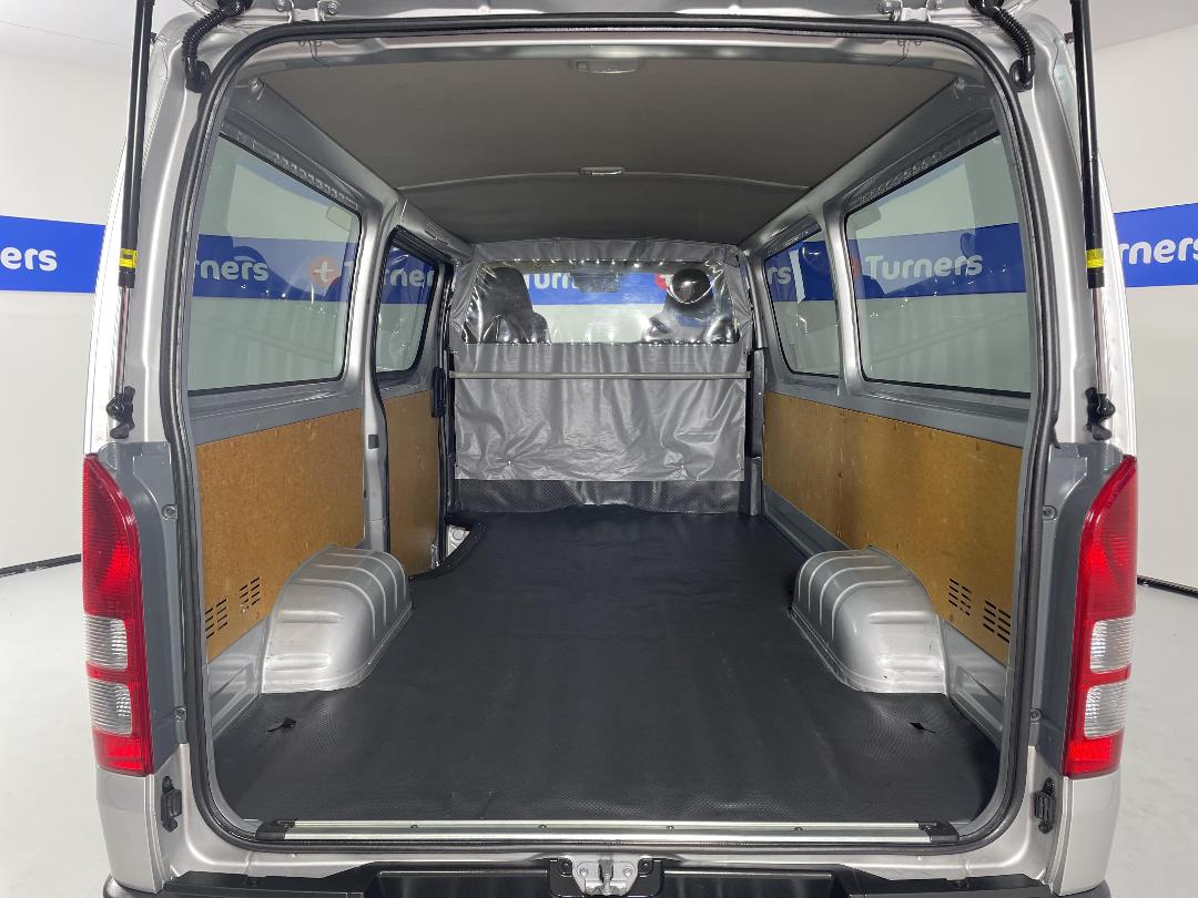 Photo '14' of Toyota Hiace