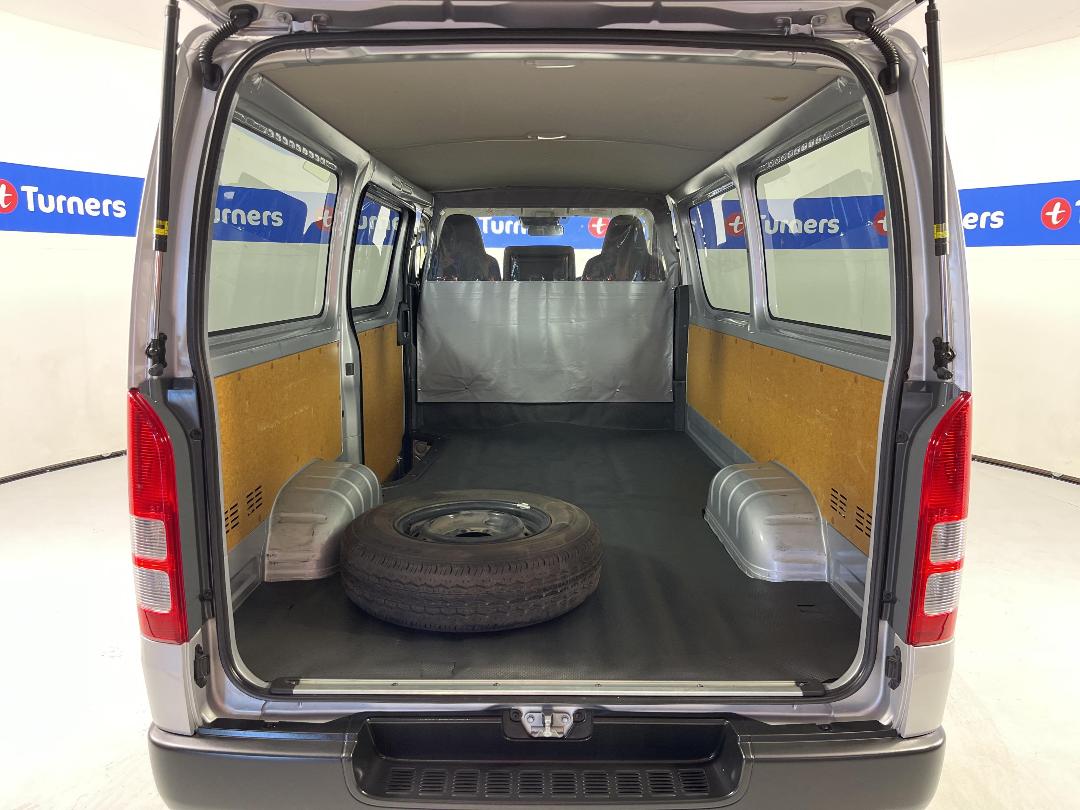 Photo '14' of Toyota Hiace Photo '14' of Toyota Hiace