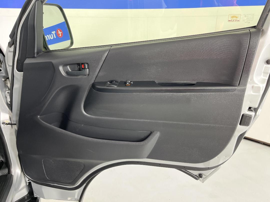 Photo '15' of Toyota Hiace Photo '15' of Toyota Hiace