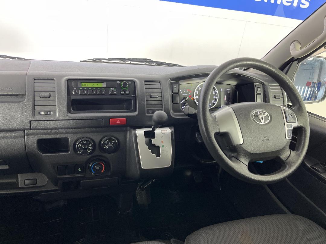 Photo '17' of Toyota Hiace Photo '17' of Toyota Hiace