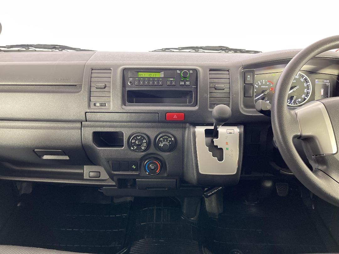 Photo '18' of Toyota Hiace Photo '18' of Toyota Hiace