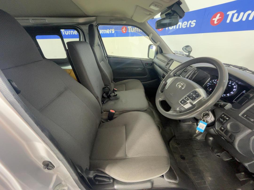 Photo '15' of Toyota Hiace