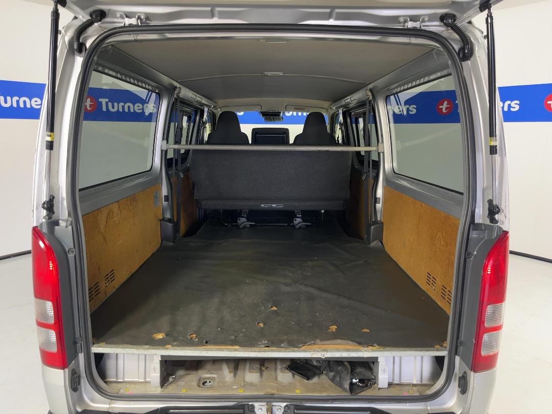 Photo '25' of Toyota Hiace