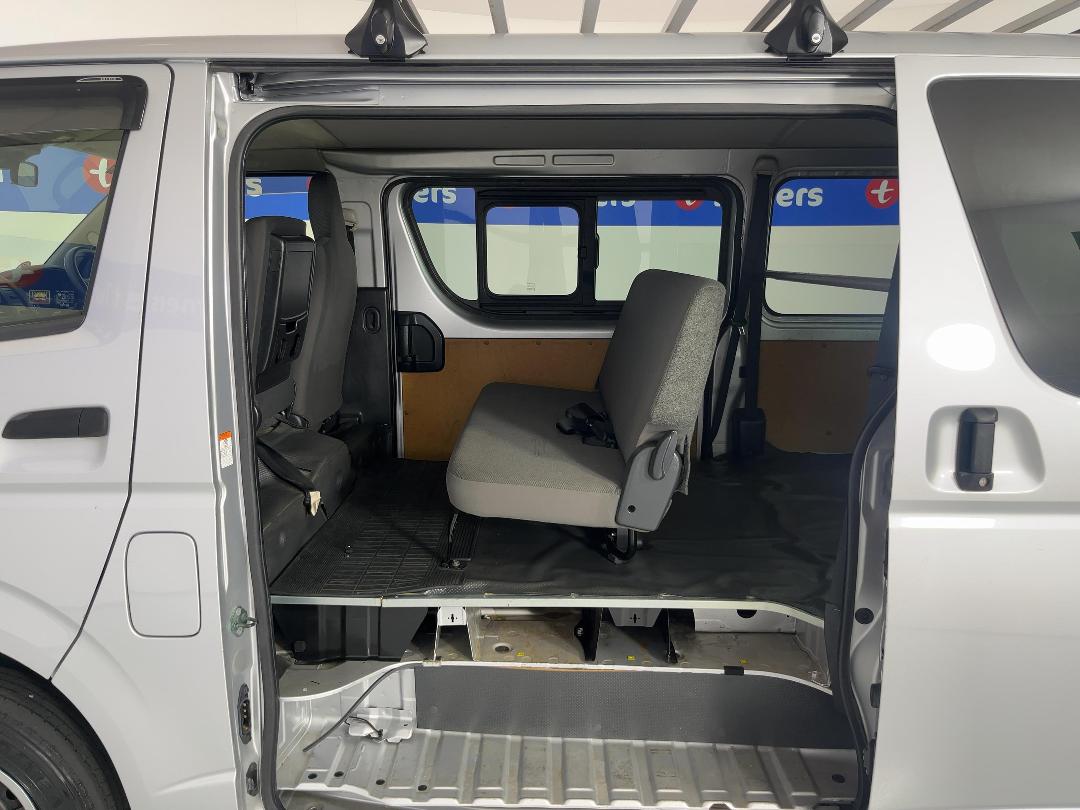 Photo '23' of Toyota Hiace